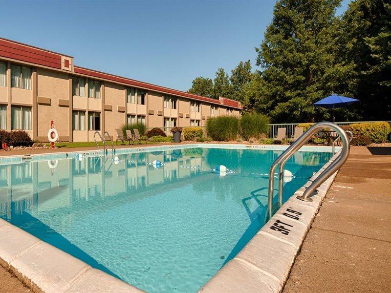 Baymont Inn & Suites Marietta Exterior photo